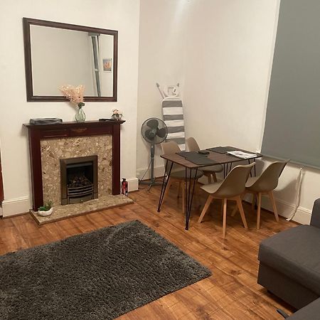 Luxury 1-Bed Apartment With Stunning City Views Perfect For Short Stays In London Exterior photo