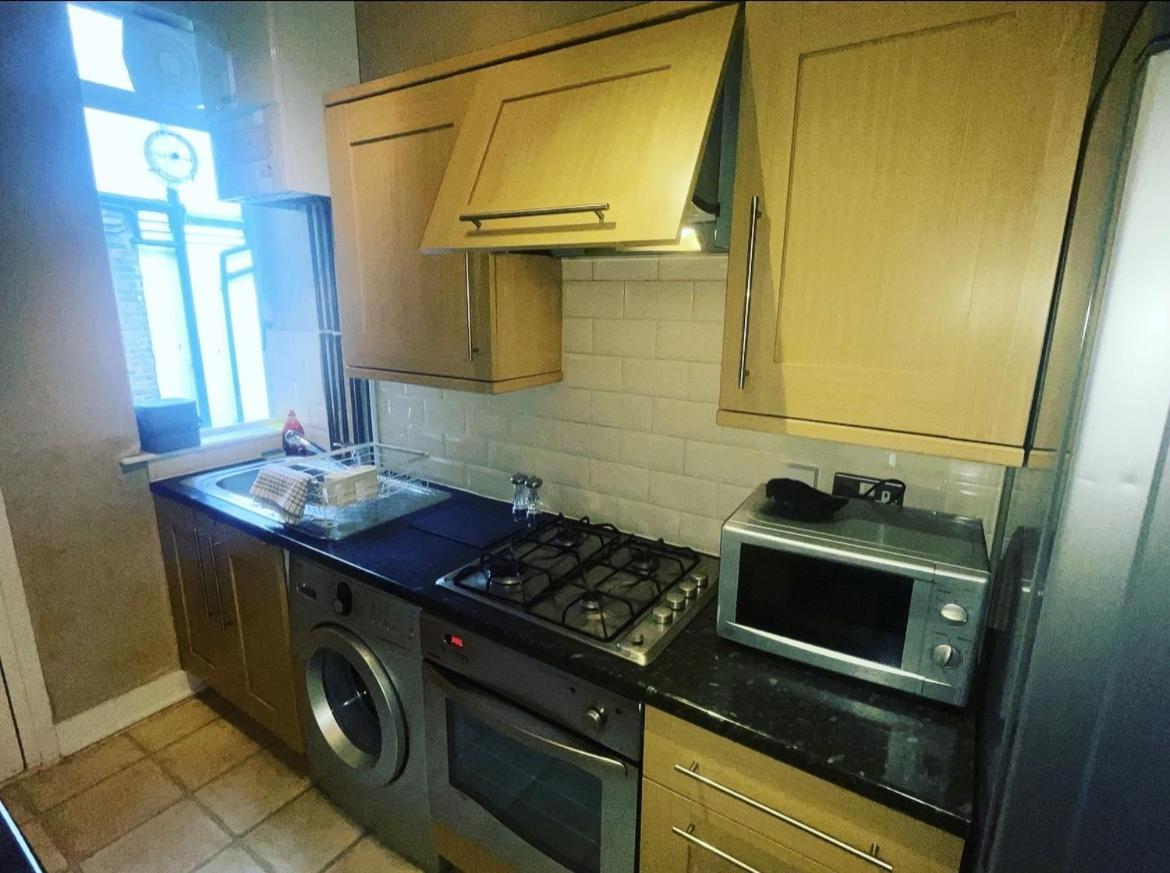 Luxury 1-Bed Apartment With Stunning City Views Perfect For Short Stays In London Exterior photo