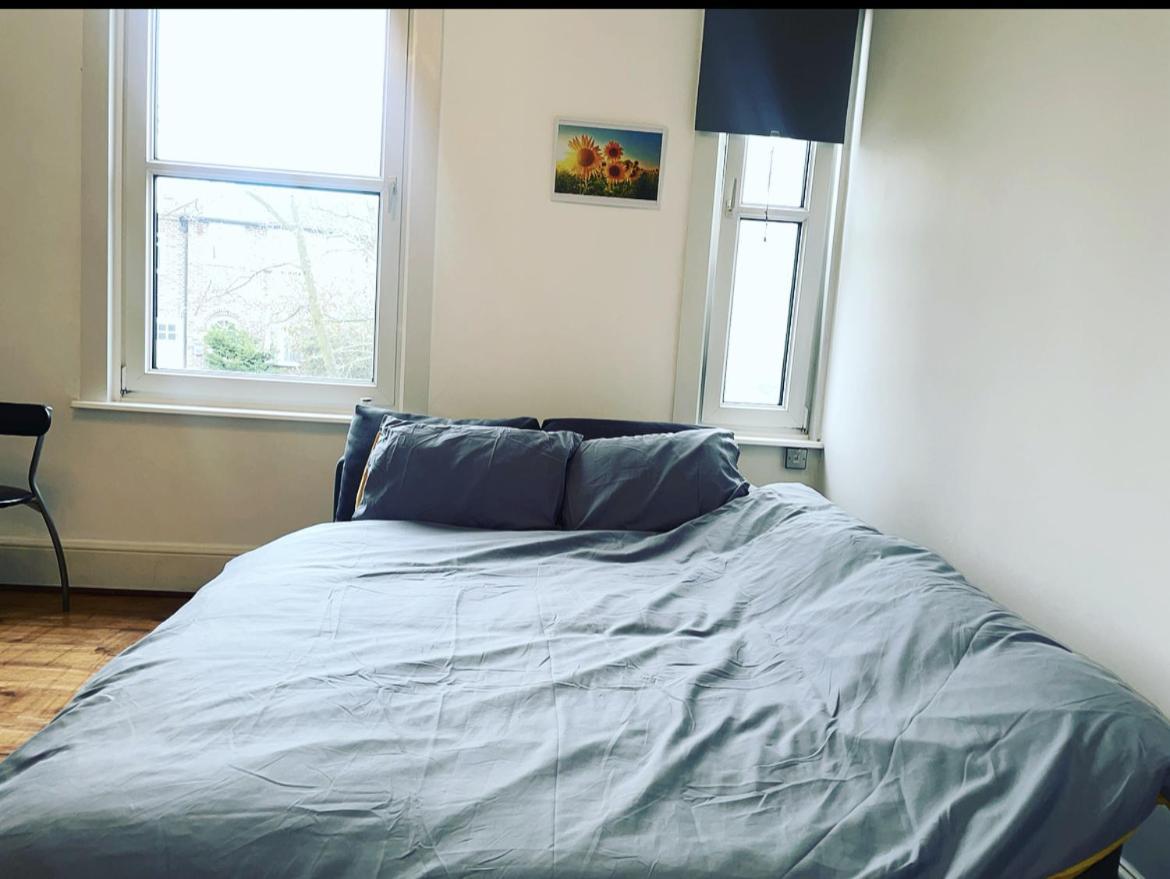 Luxury 1-Bed Apartment With Stunning City Views Perfect For Short Stays In London Exterior photo