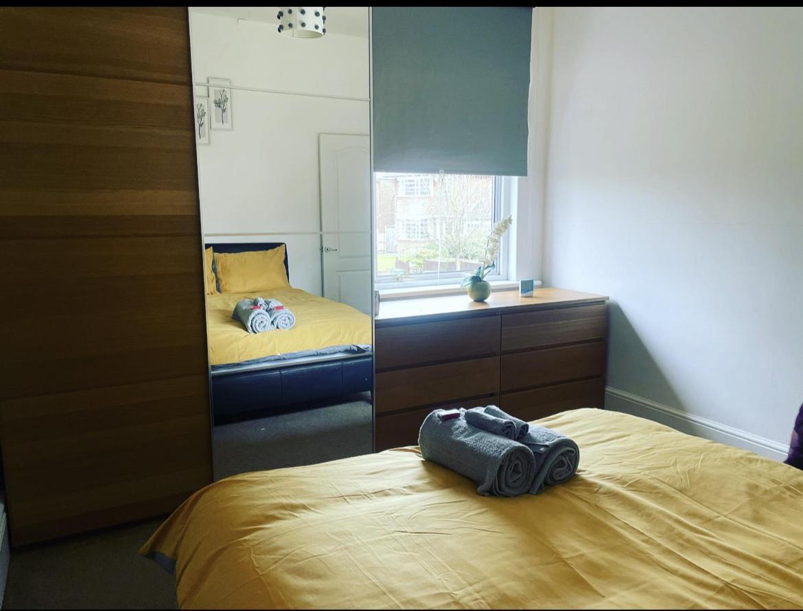 Luxury 1-Bed Apartment With Stunning City Views Perfect For Short Stays In London Exterior photo